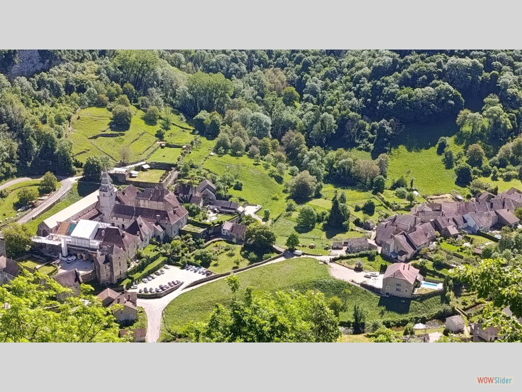 5-Baume, l'Abbaye et le village depuis le belvédère