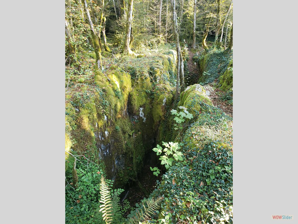 2- sentier karstique, gouffre